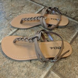 Women's soda sandals